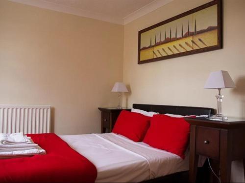 The Wishing Well 3* Bourne